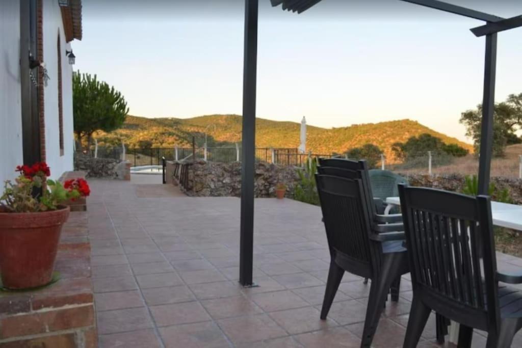 ラ・プエブラ・デ・ロス・インファンテス Casa Cortijo En Dehesa Sierra Leonヴィラ エクステリア 写真